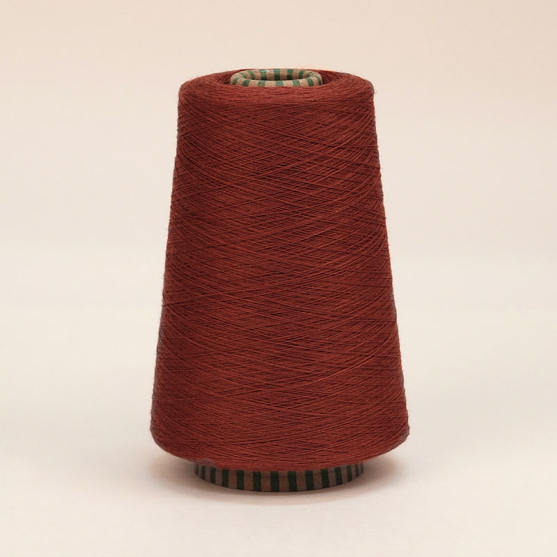 70%丝光美利奴羊毛 / 30%羊绒混纺纱线 Nm 2/48，Nm 3/68